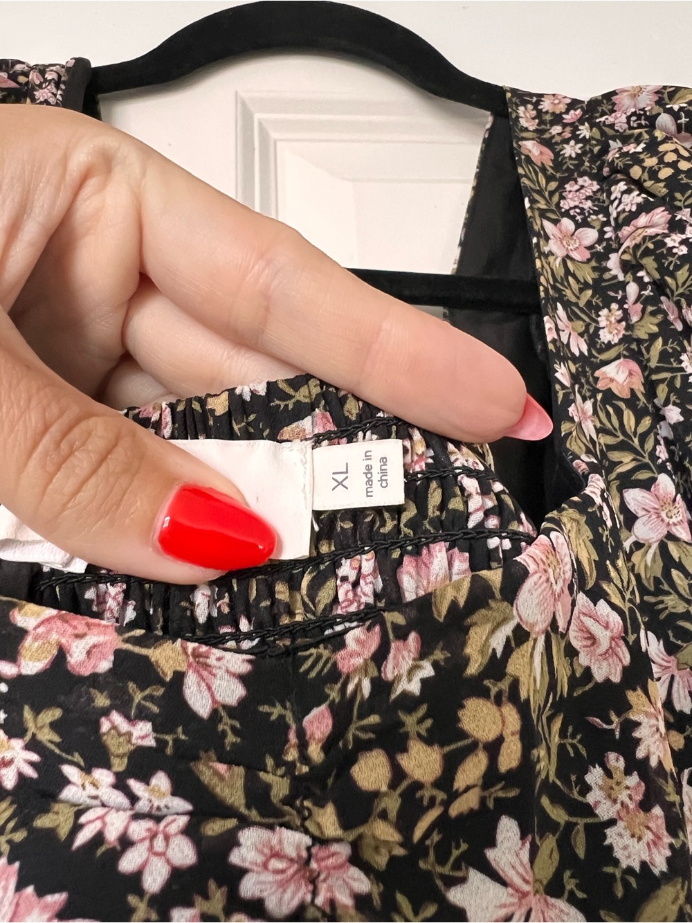 Astr Floral Puff-Sleeve Midi Dress in Black and Pink - Picture 5 of 5